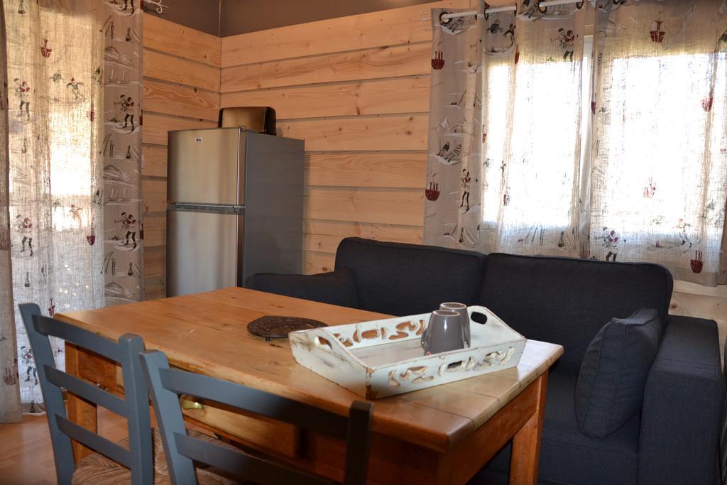 Camping La Mare Aux Fees Hotel Roquefeuil ภายนอก รูปภาพ
