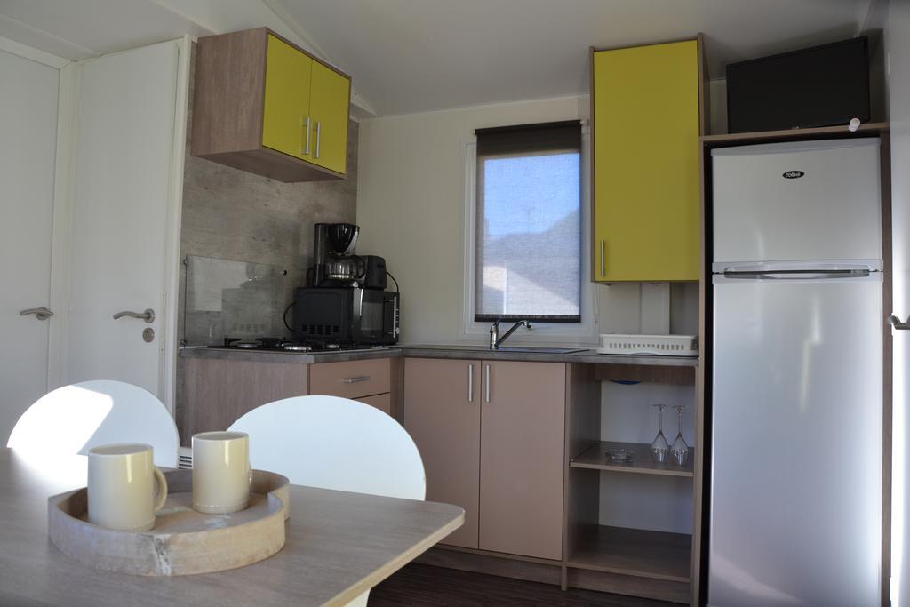 Camping La Mare Aux Fees Hotel Roquefeuil ภายนอก รูปภาพ