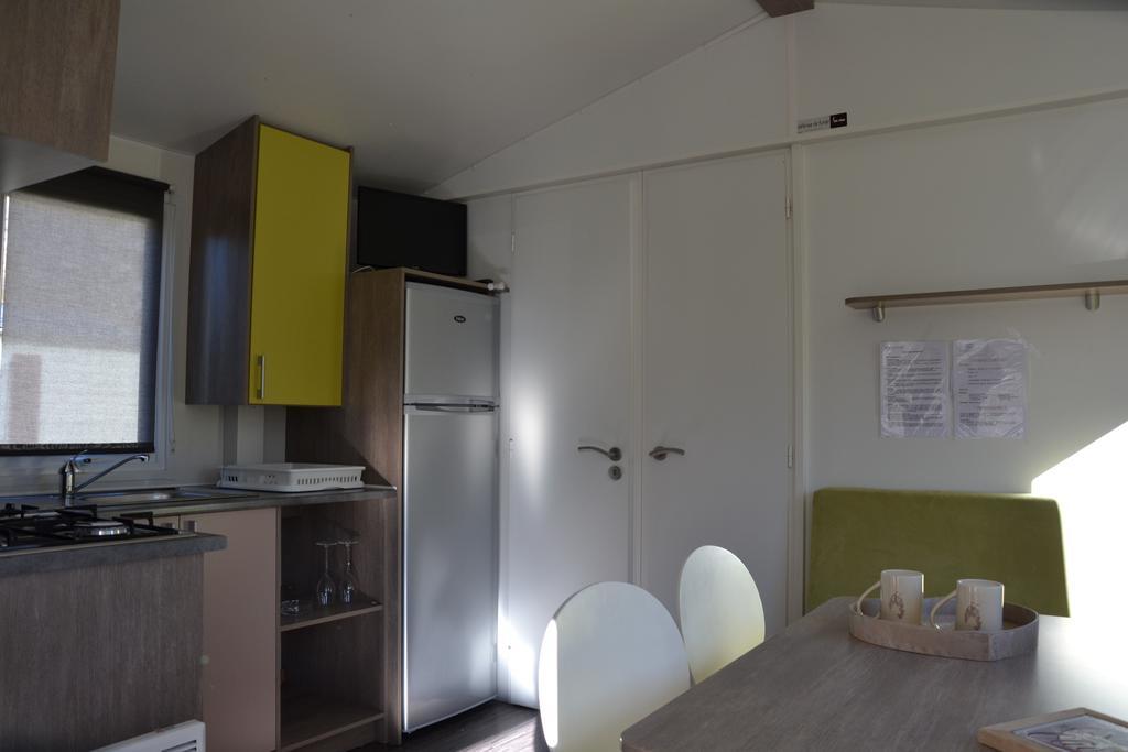 Camping La Mare Aux Fees Hotel Roquefeuil ภายนอก รูปภาพ
