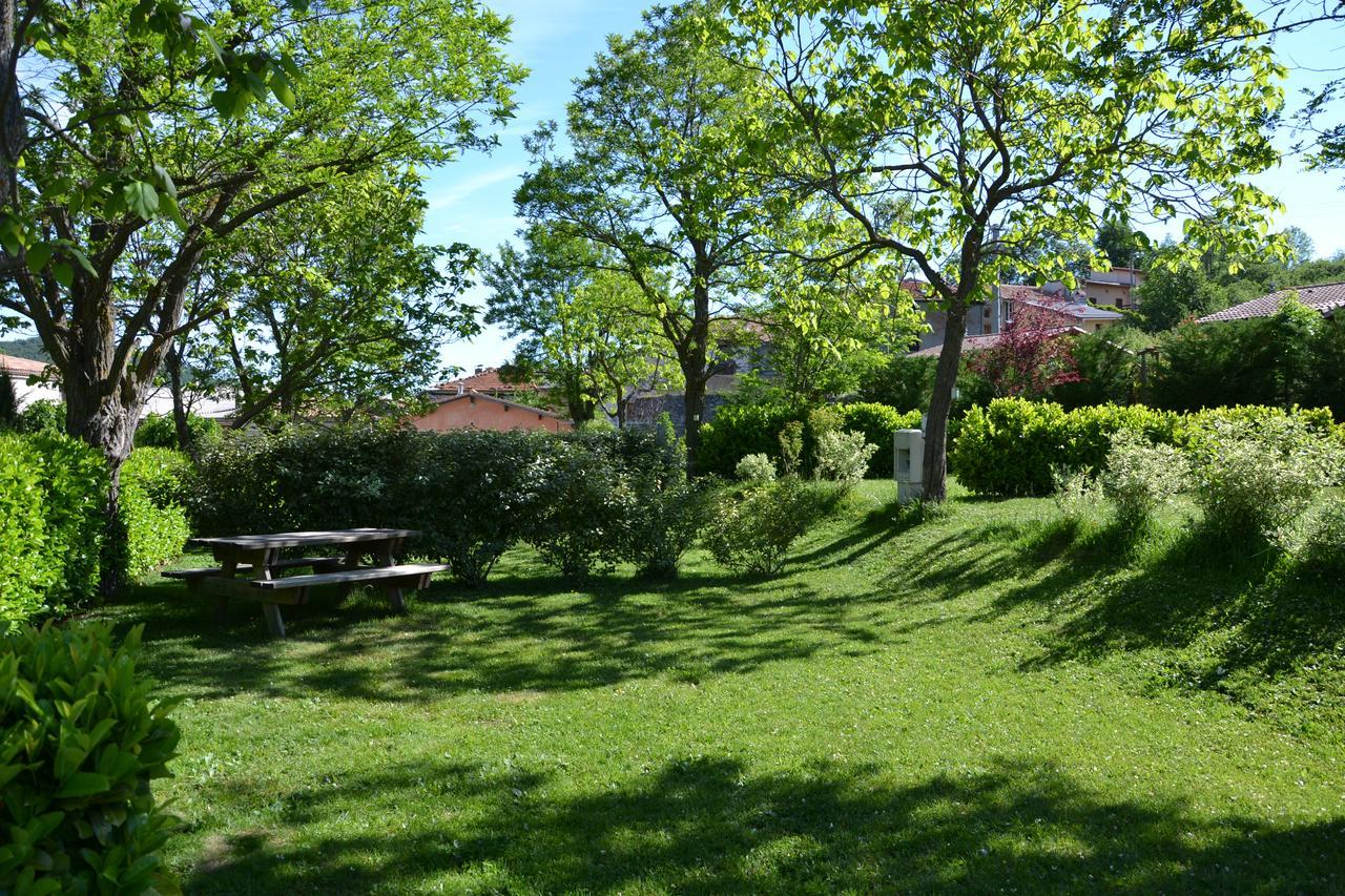 Camping La Mare Aux Fees Hotel Roquefeuil ภายนอก รูปภาพ
