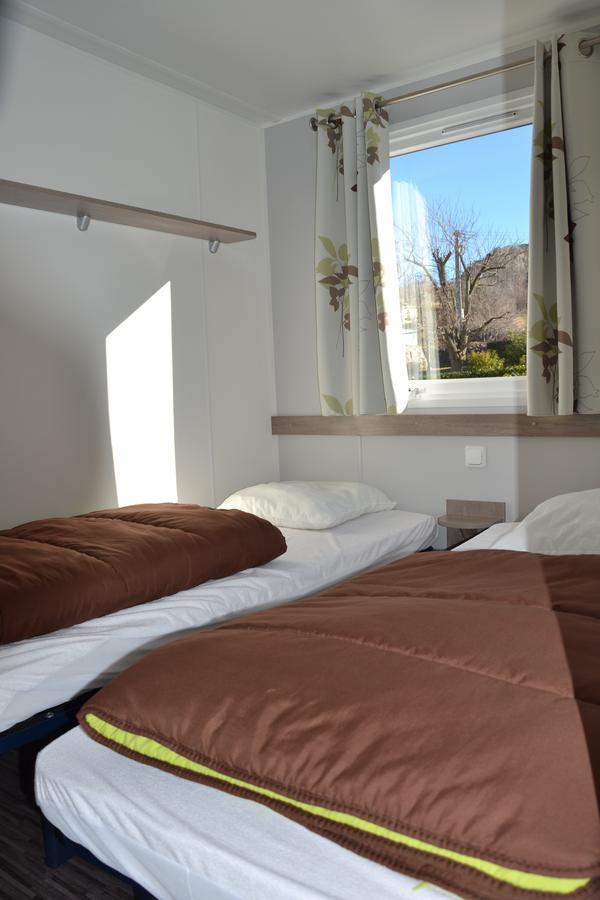 Camping La Mare Aux Fees Hotel Roquefeuil ภายนอก รูปภาพ