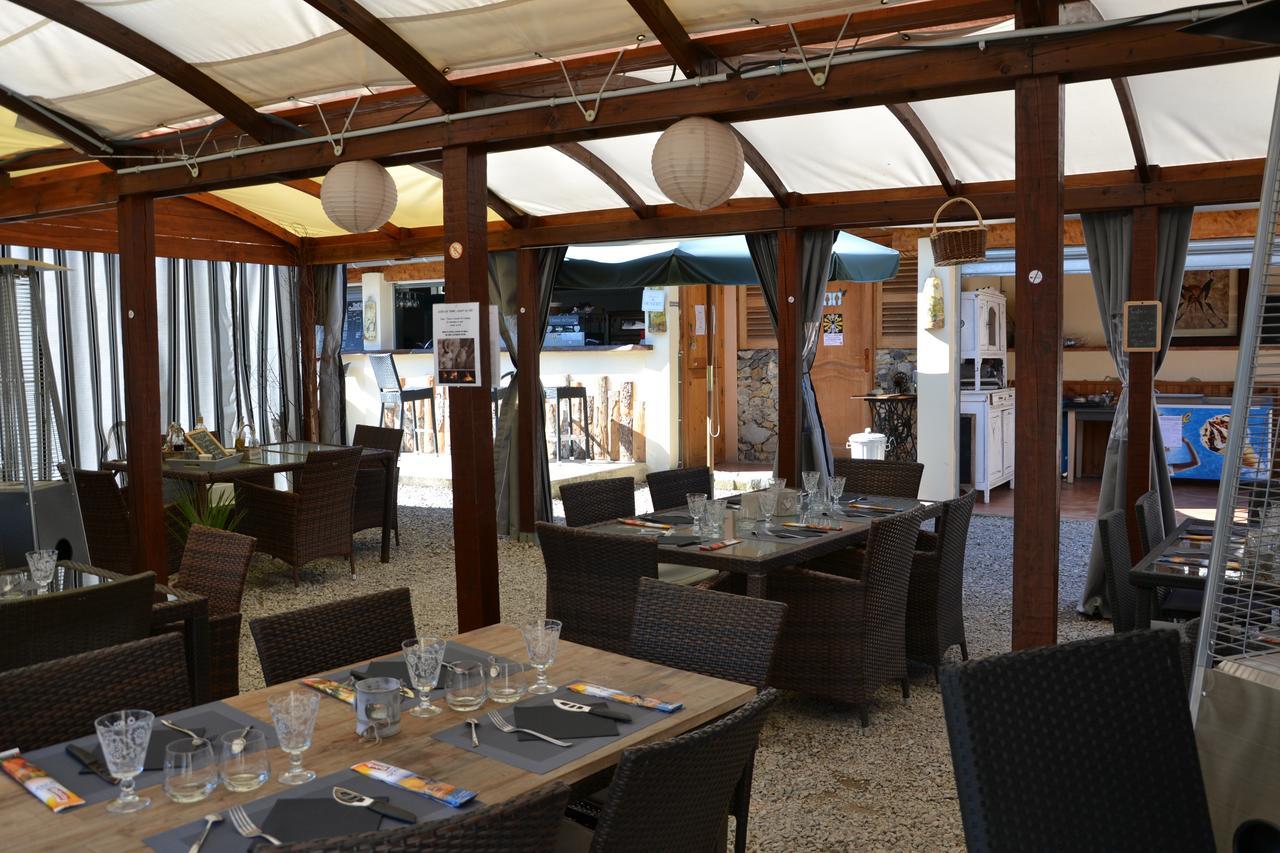 Camping La Mare Aux Fees Hotel Roquefeuil ภายนอก รูปภาพ