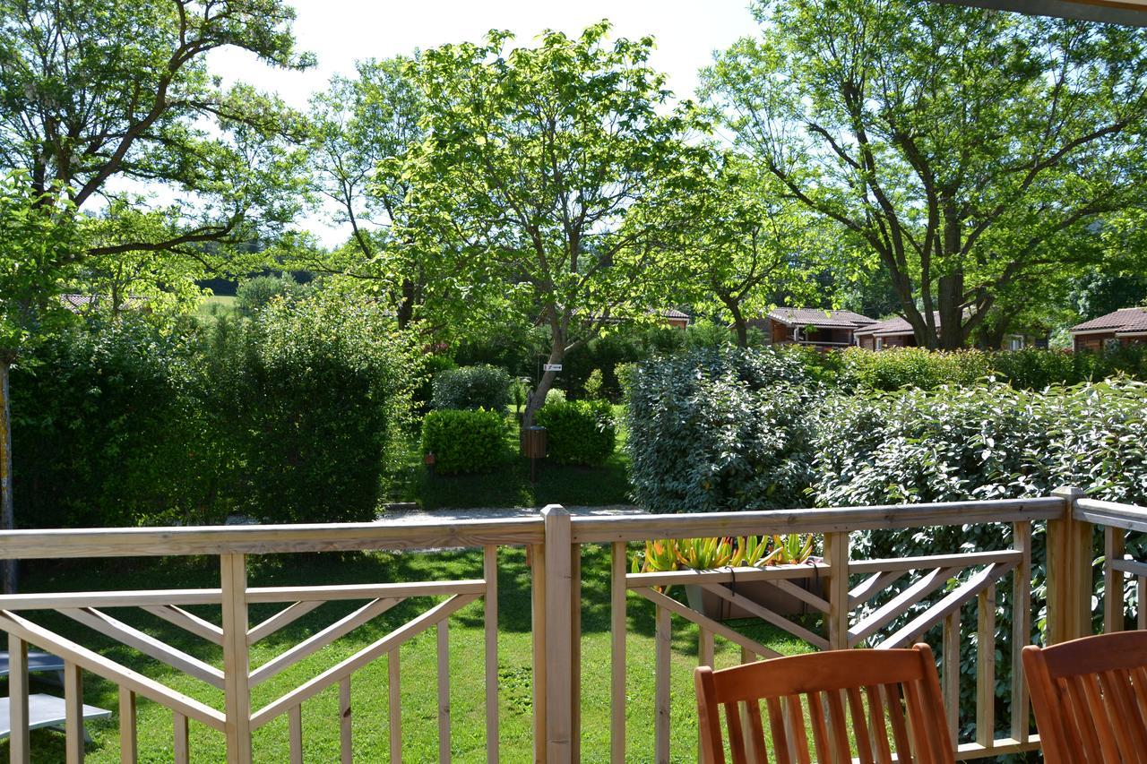 Camping La Mare Aux Fees Hotel Roquefeuil ภายนอก รูปภาพ